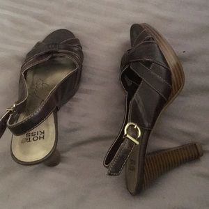 Cute and comfy brown heels with buckle and strap.